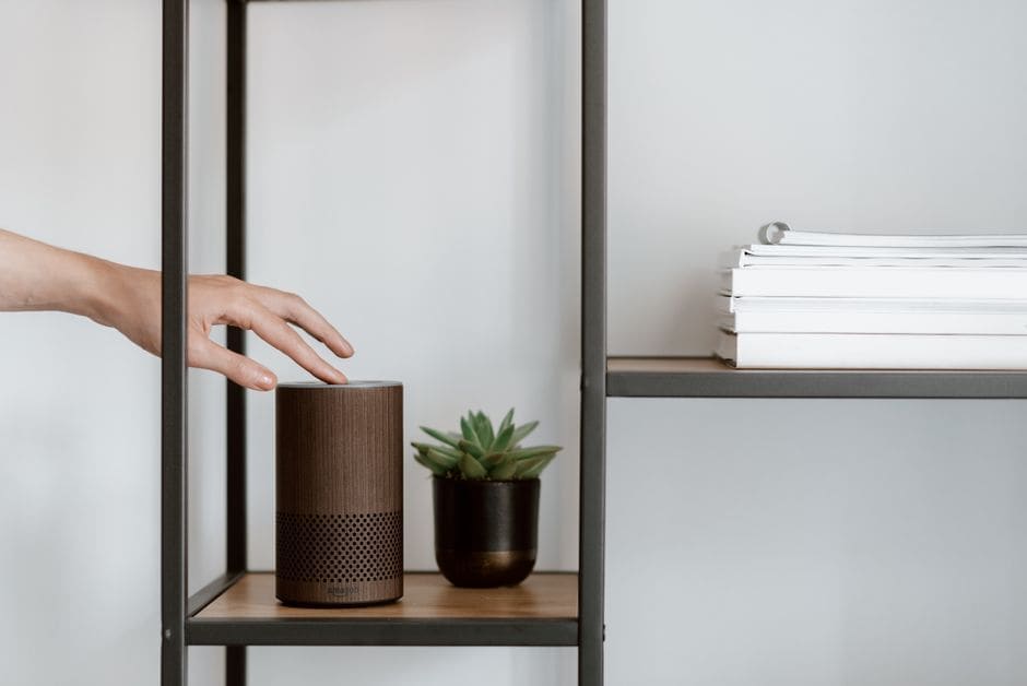 Soundbar vs Bookshelf Speakers